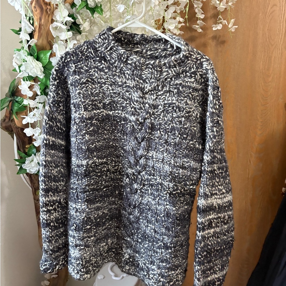 Elegant Chunky Black and White Women's  Cable Knit Sweater